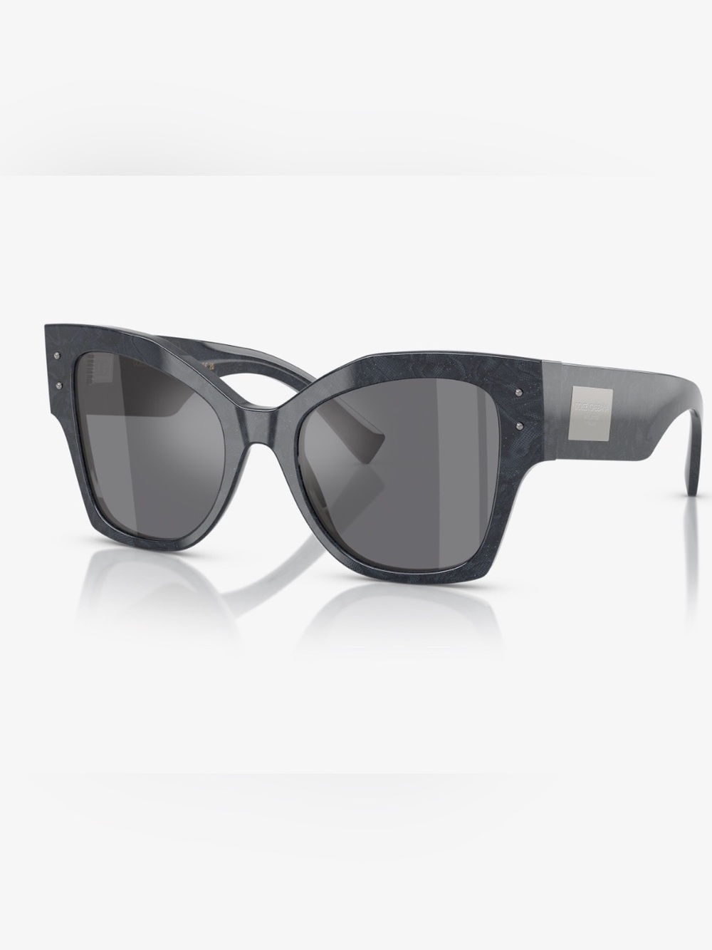 Dolce & Gabbana Black Grey Lace colored,sunglasses !
Gorgeous pair of sunglasses